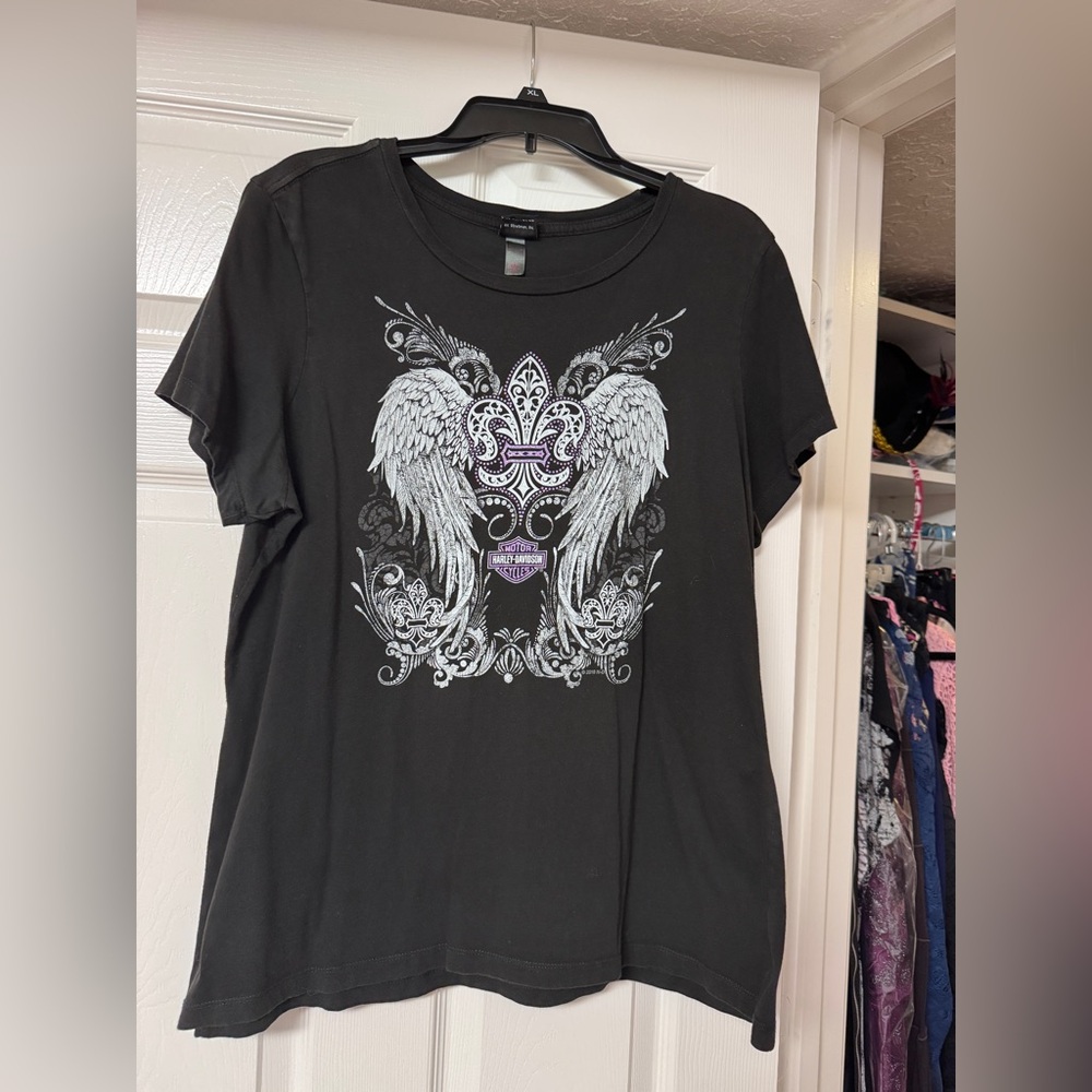 Harley-Davidson Black Short-Sleeve Tee with Angel Wing and Fleur-de-Lis Graphic
